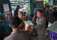 Satpol PP sita ratusan botol miras ilegal dari warung di Pasar Baru Ciampea, Kabupaten Bogor, foto/dok Satpol PP