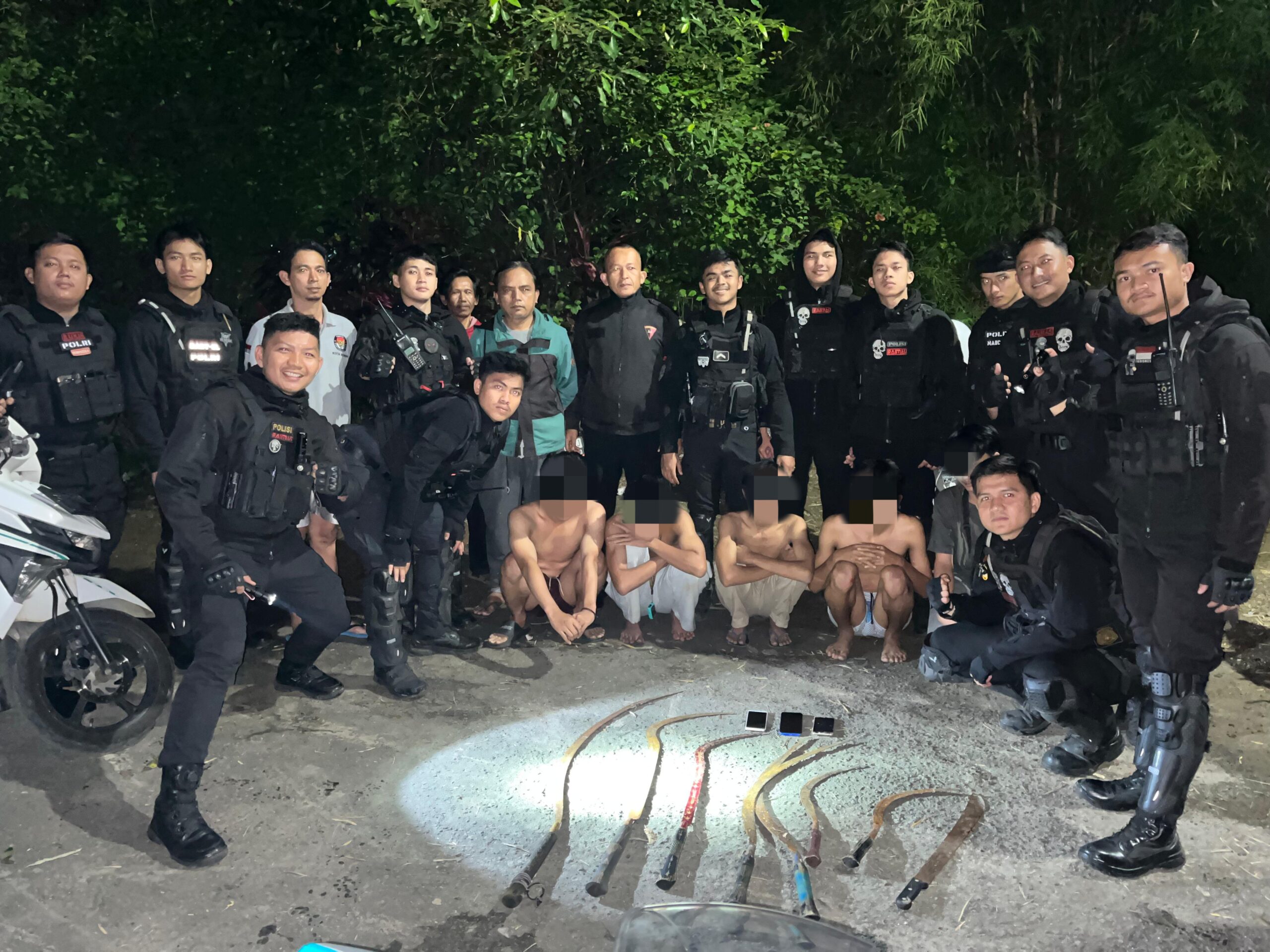 Tim Raimas Polresta Bogor Kota menangkap 5 orang anggota gengster yang hendak tawuran di Babakan Pasar, Kecamatan Bogor Tengah, Kota Bogor, foto/polisi