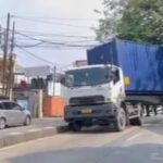 Truk kontainer mogok di Jalan Raya Kemang-Parung membuat kemacetan panjang, foto/tangkapan layar
