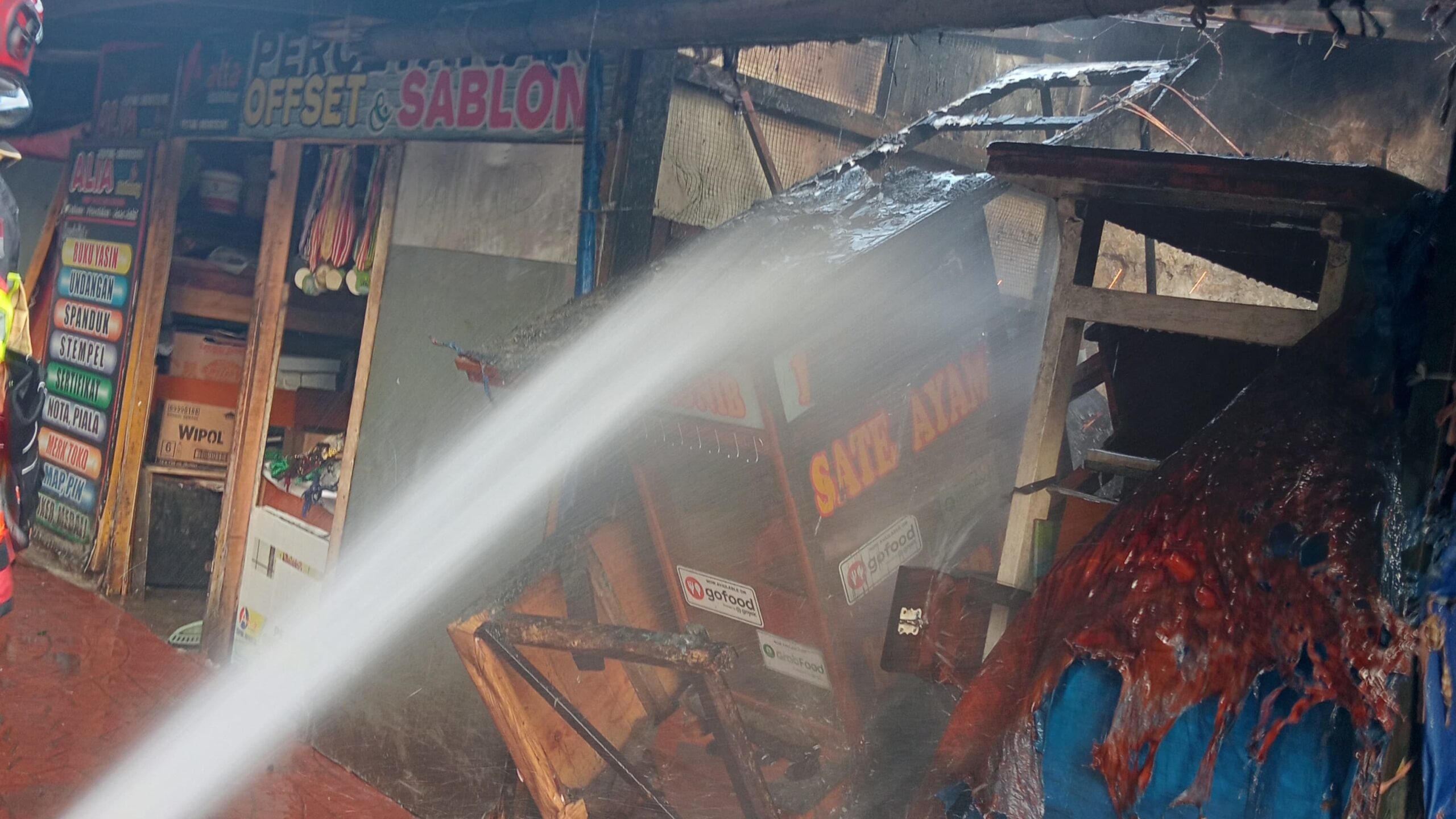 3 kios sate, vermak dan percetakan di Panaragan, Kecamatan Bogor Tengah, Kota Bogor terbakar, foto/Damkar