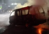 Angkot terbakar di Jalan Raya Galuga, Kecamatan Cibungbulang, Kabupaten Bogor, foto/dok damkar