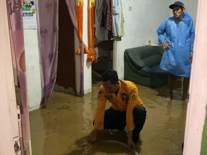 Tim TRC BPBD Kabupaten Bogor melakukan assesment banjir yang melanda ratusan rumah warga di Rancabungur, Kabupaten Bogor, foto/dok BPBD Kabupaten Bogor