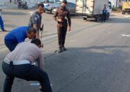 Polisi olah TKP kecelakaan beruntun 5 kendaraan di Jalan Raya Narogong, Kecamatan Cileungsi, Kabupaten Bogor, foto/dok polisi