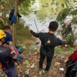 Tim Rescue Damkar mencari hanphone yang dibuang pria gegera ketahuan selingkuh ke setu di Kemang, Kabupaten Bogor, foto/dok Damkar