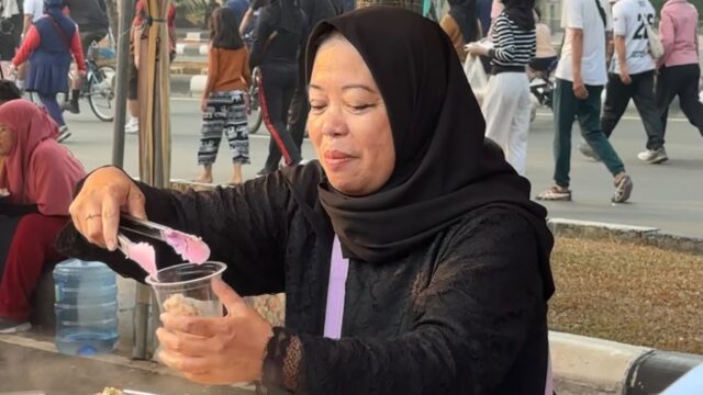Pakaian Adat Sunda Warnai CFD Tegar Beriman, Warga dan Pedagang Apresiasi Langkah Pemkab